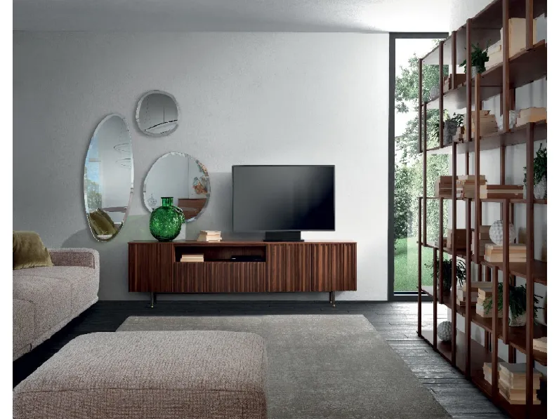 Mobile Porta Tv moderno con ante in legno finemente lavorato e basamento in metallo Line TV di Pacini e Cappellini