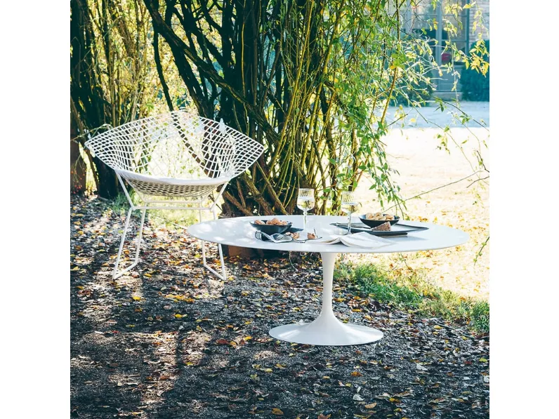 Tavolino da giardino Saarinen Low Table in acrilico e metallo di Knoll
