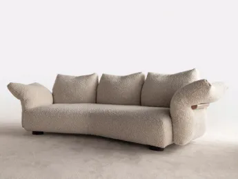 Il divano lineare Plus di Art Nova definisce lo spazio con eleganza minimalista.