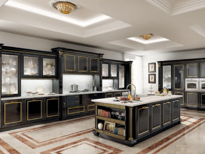 Cucina Classica con isola in laccato Nero Lucido con finiture oro e top in marmo Imperiale di Le Cucine dei Mastri