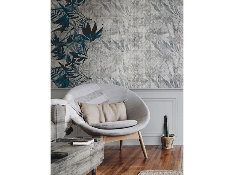 Carta da parati effetto boiserie nei toni del grigio con fiori sopra Boiserie WPC 1034 di Caos Creativo by Rossi&Co