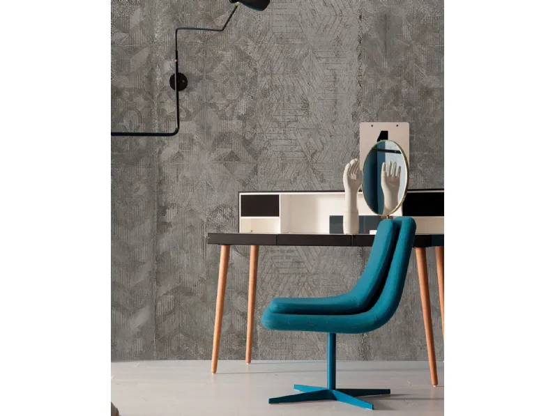 Carta da parati stile industrial Concreto che unisce il cemento al decoro floreale di Inkiostro Bianco