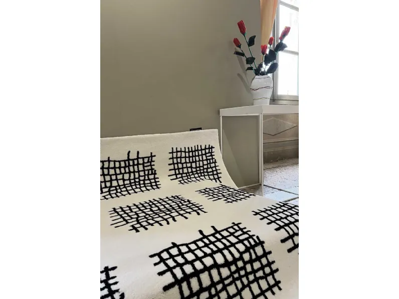 Tappeto Alfabeto Charcoal in Lana e tencel di Carpet Edition