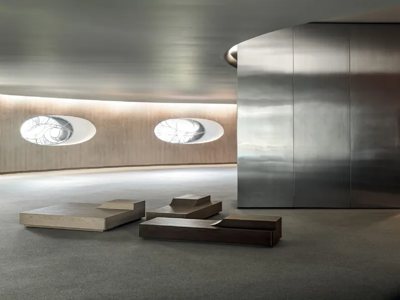 Tavolino monoblocco quadrati o rettangolari in legno dalla forma dinamica Andorea di Frigerio