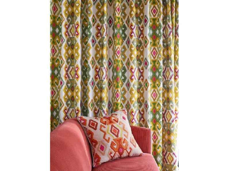 Tenda in lino ricamata con colori vivaci, i motivi geometrici sono ispirati ai tappeti antichi dell'Anatolia Ango di Larsen