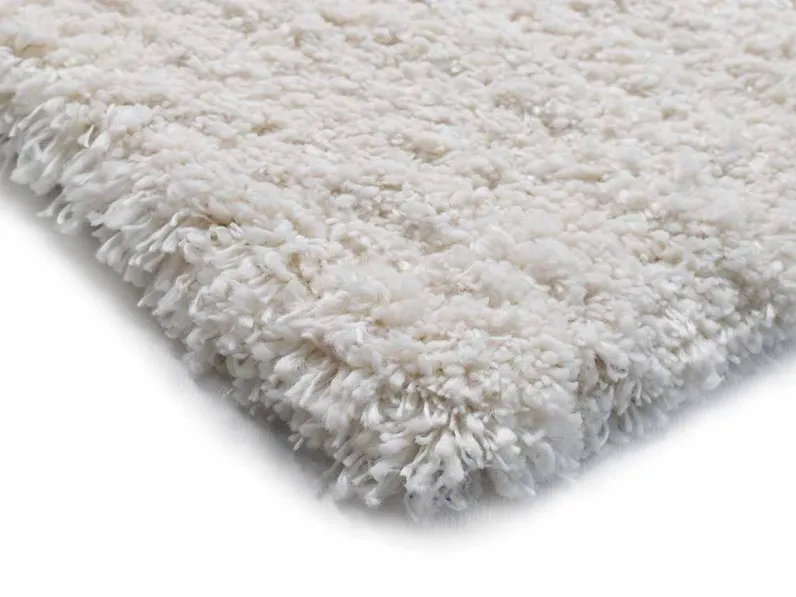 Tappeto in polipropilene ad effetto pelliccia Aspen Latte di Carpet Edition