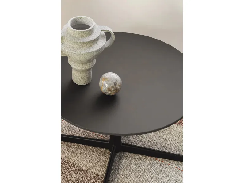 Tavolino Auki H40 con top in legno e base in metallo di LaPalma