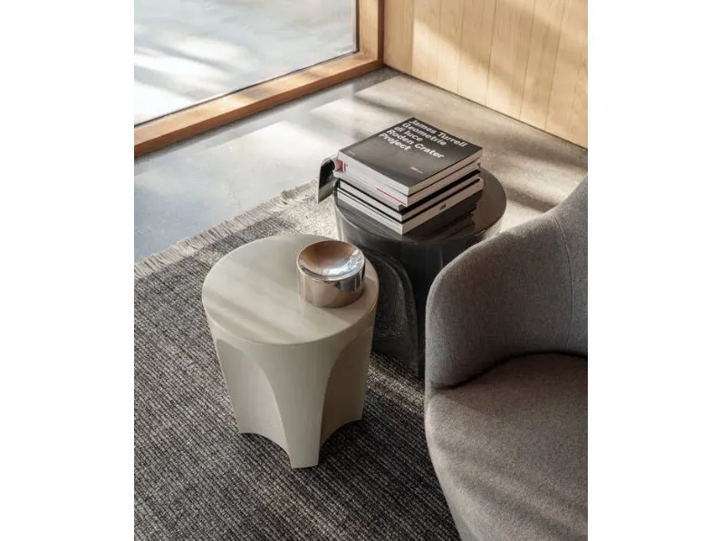 Tavolino Colosseo in poliuretano rigido di B&B Italia