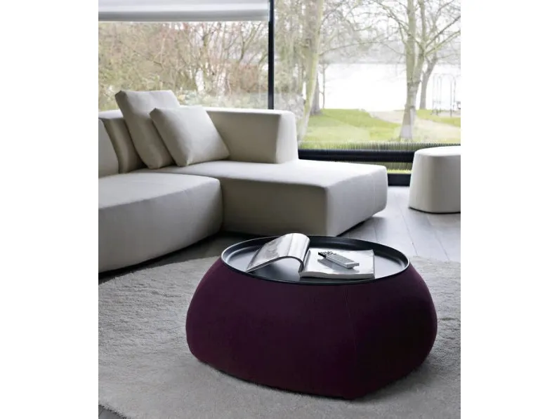 Tavolino Lady-Fat con top in lamiera di acciaio e base morbida in tessuto imbottito di B&B Italia