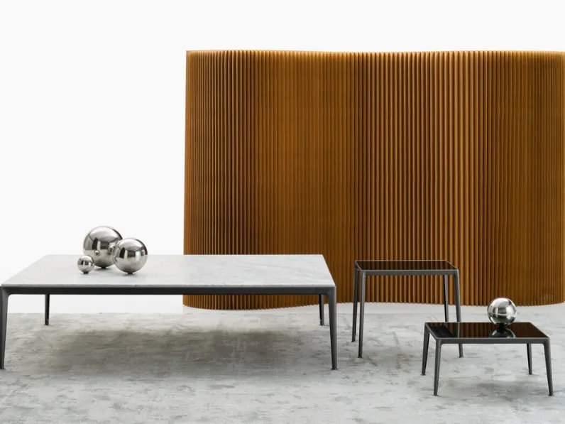 Tavolino Mirto con top in marmo o vetro di B&B Italia