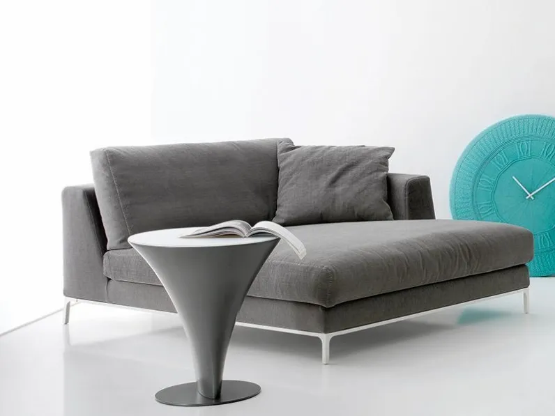 Tavolino Boat con struttura in poliuretano base in metallo verniciato e top in vetro di Compar Italia