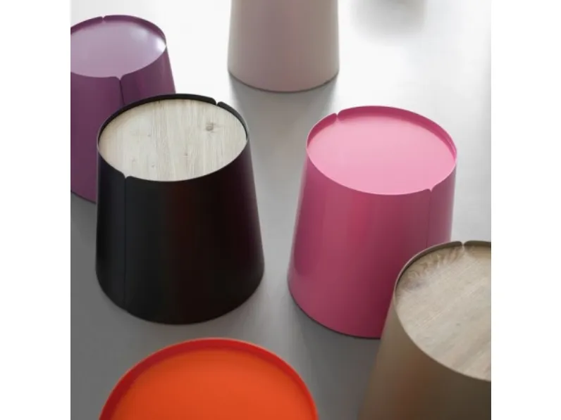 Tavolino a forma conica in metallo vari colori con ruote in dotazione, top in metallo o legno di abete Bobino di Emmedesign