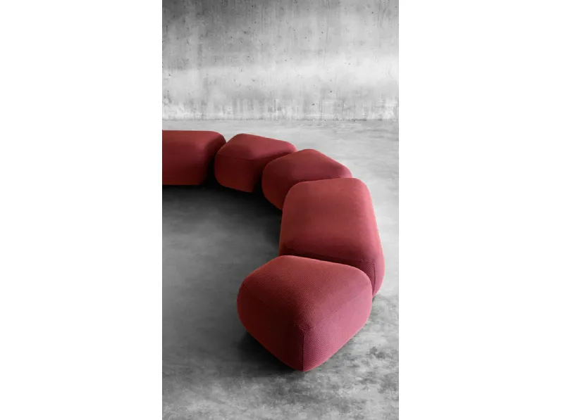 Pouf Botera realizzato in varie dimensioni rivestito in tessuto di Miniforms