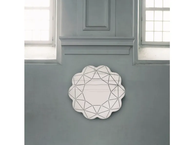 Specchio Brillante dalla forma originale di Glas Italia