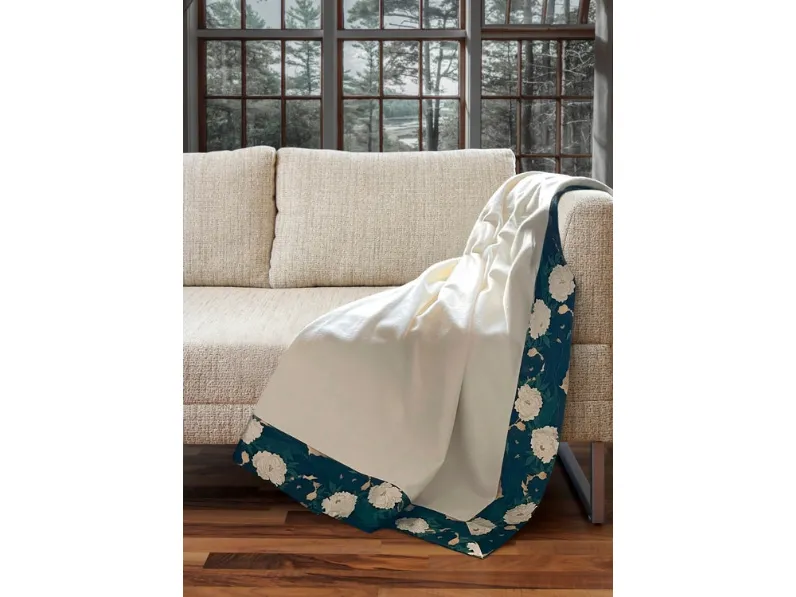 Coperta in cachemire Camelia di Midsummer Milano