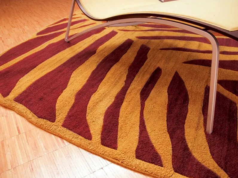 Tappeto irregolare di design che ricorda una foglia Celebrity 01 di Sartori Rugs