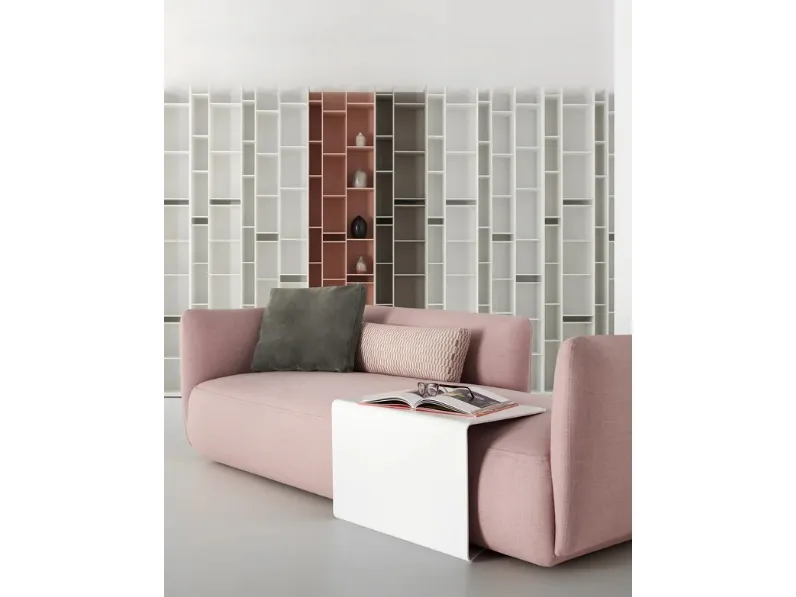 Tavolino Cosy realizzato in alluminio curvato di MDF Italia