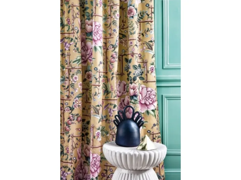 Tenda con peonie rosa su fondo ocra Courances di Manuel Canovas