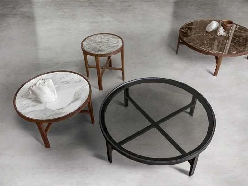 Tavolini in legno massello con top in marmo o in cristallo fumé Cyclos di Alivar