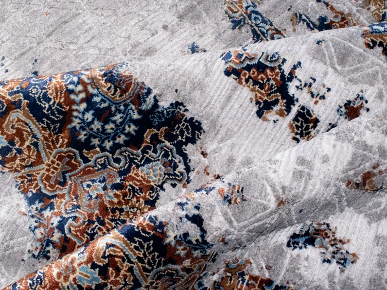Tappeto in viscosa, lana e cotone Damask Revise Argento e Blu di Carpet Edition