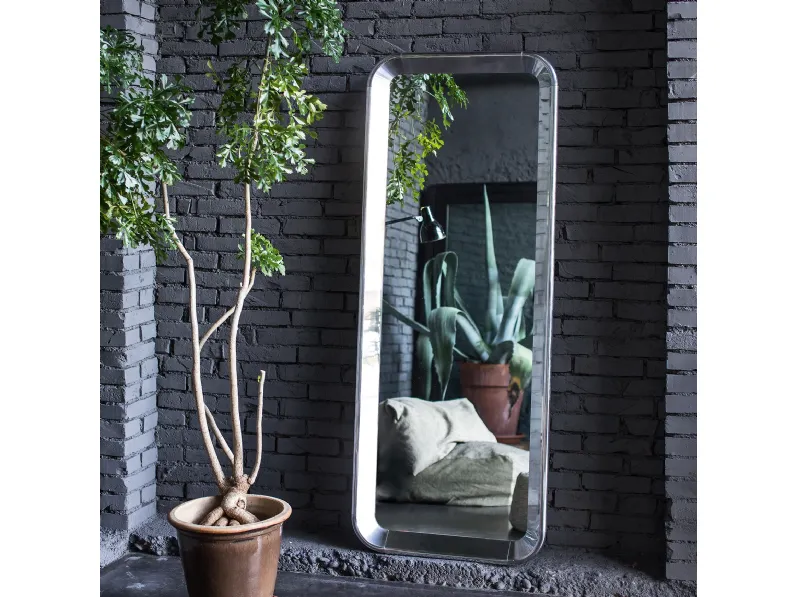 Specchio con cornice in estruso di alluminio lucido Déjà-vu di Magis