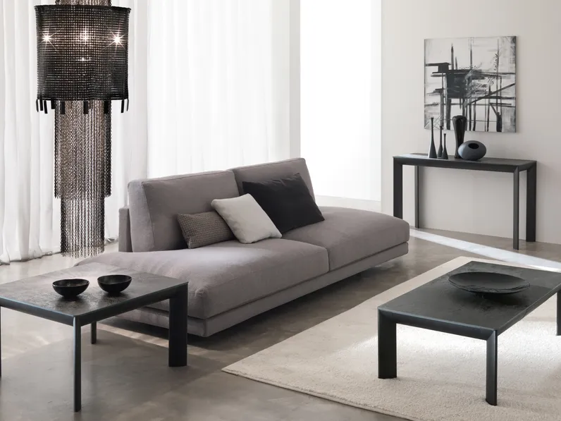 Tavolino Cocoon con top in ceramica stratificata con vetro e base in alluminio di Dexo