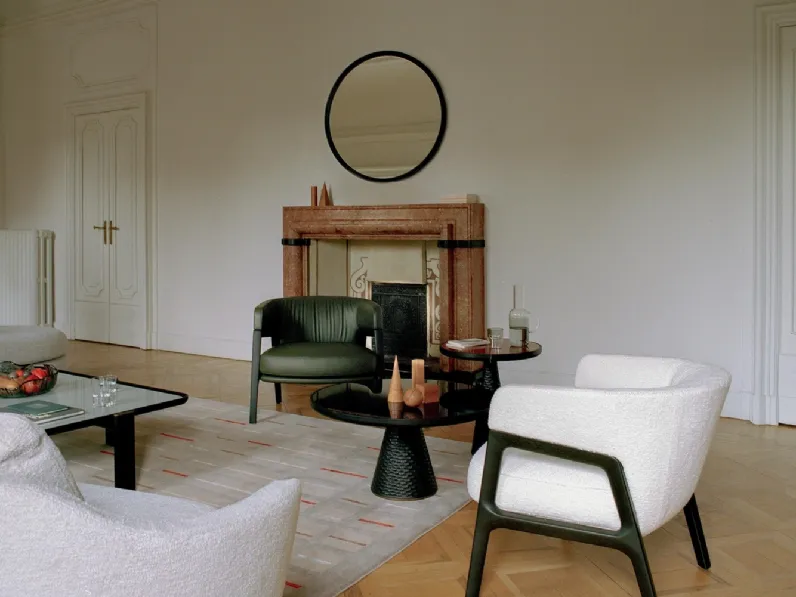 Specchio rotondo Duo con cornice in legno massello di Frassino di Poltrona Frau