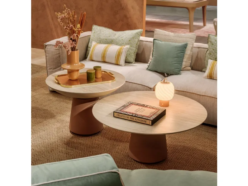 Tavolino Eclisse con top in legno e base rivestita in pelle di Vismara Design