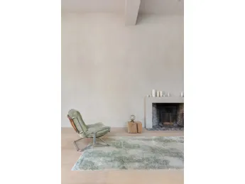 Il tappeto Erode di Ligne Pure unisce eleganza e comfort per ogni ambiente.