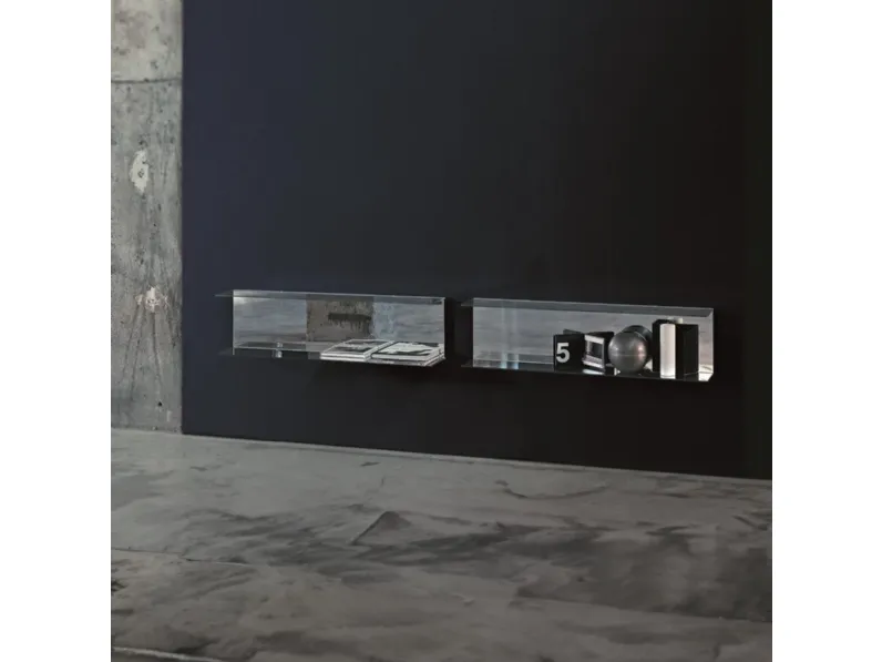 Mensole Everywhere con schienale in specchio e doppio ripiano in cristallo trasparente extralight di Glas Italia