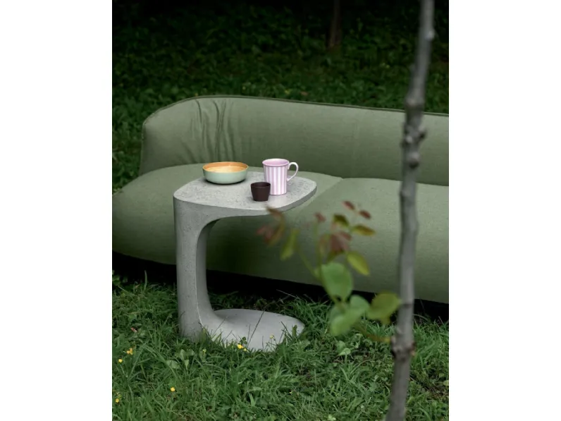 Tavolino Font in cemento di Kristalia