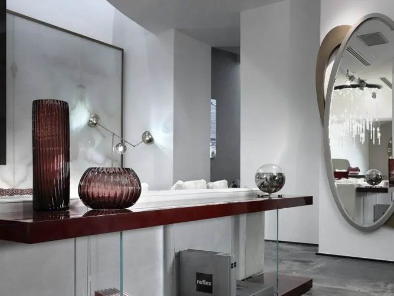 Specchio ovale con cornice in legno finitura satinata ottone e titanium Galassia di Reflex