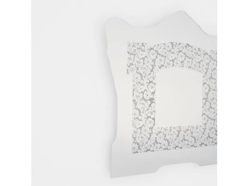 Specchio Spizzo con inserto in pizzo specchiante di Glas Italia