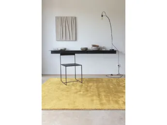 Il Tappeto Glow di Ligne Pure porta eleganza e calore in ogni ambiente con il suo design raffinato.