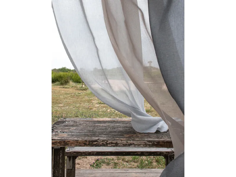 Tenda Greta realizzata con un intreccio di fibre naturali e fibre tecniche, riciclate, provenienti da una filiera controllata di Acro Texture