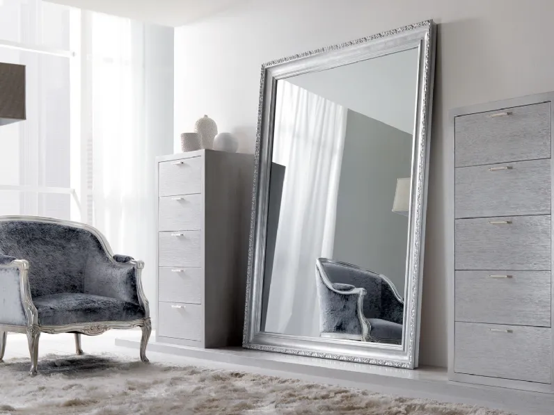 Specchiera con cornice classica in legno massello, decorata con intaglio Greta di Cortezari