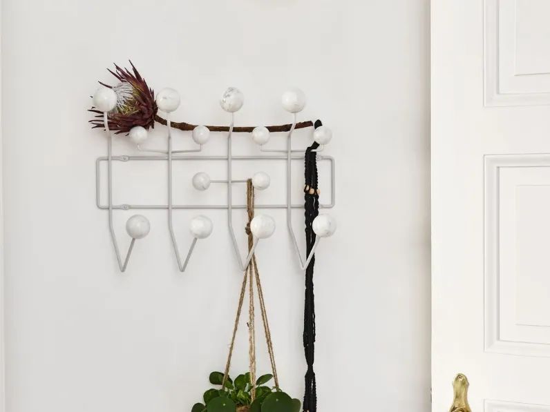 Appendiabiti in metallo con pomoli in marmo Hang it all di Vitra