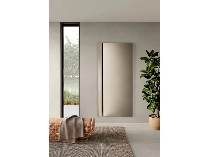 Specchio rettangolare con inserto laterale curvo Helmut di Ikone Casa