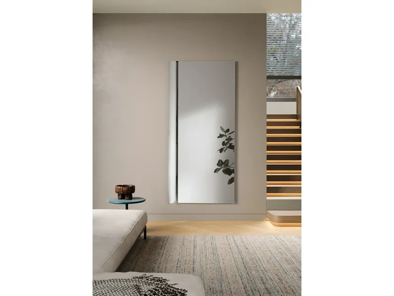 Specchio rettangolare con inserto laterale curvo Helmut di Ikone Casa