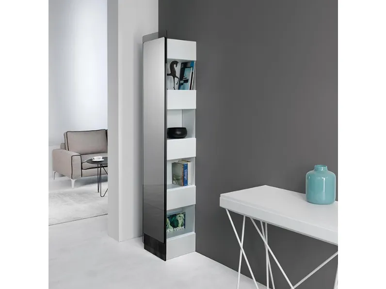 Specchiera contenitore da terra con cornice in vetro trasparente Hide di Pezzani