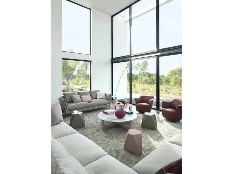 Tavolino Hudson rivestito in cuoio con traforo di Poltrona Frau