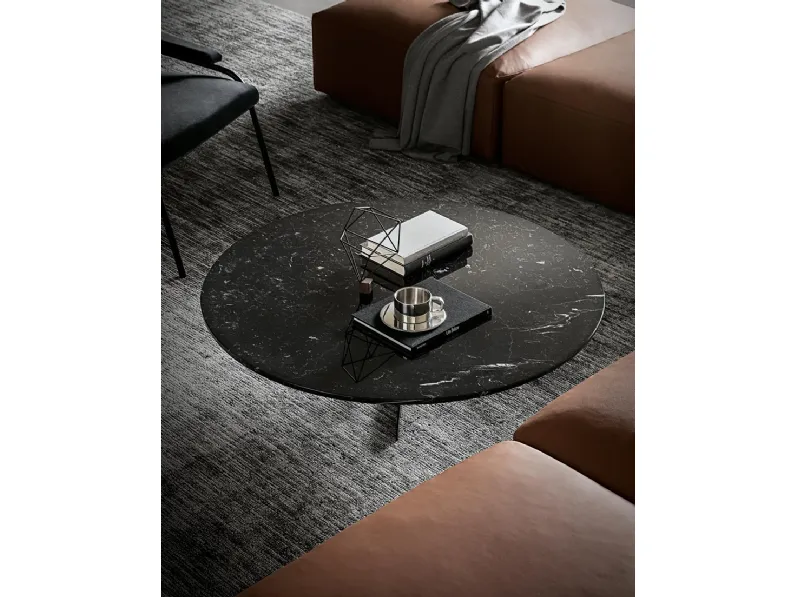 Tavolino rotondo Jerry con top in marmo e base in metallo di Giellesse