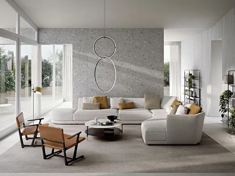 Tavolino Kevin con top in gres porcellanato effetto marmo, ripiano inferiore in vetro opaco retro-verniciato in colore nero e struttura  in metallo color nero sablé con dettagli in metallo color oro satinato di Frigerio