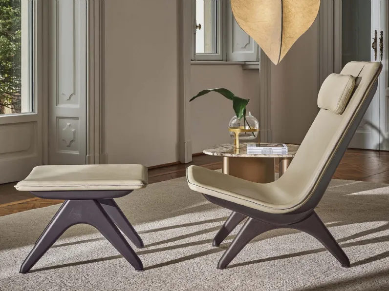 Pouf Koko in pelle e legno di Porada