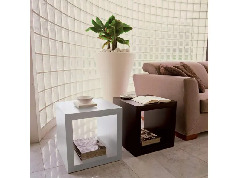 Tavolino quadrato in legno Kubo di Milanomondo