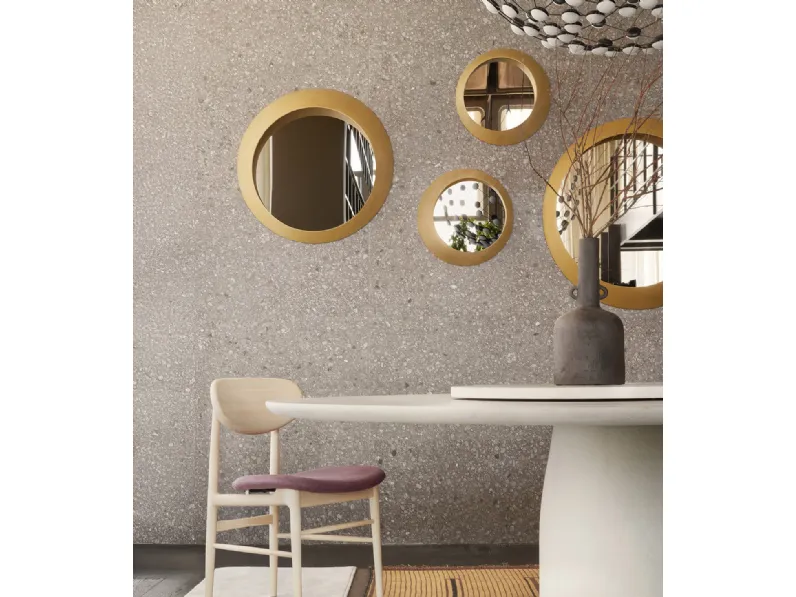 Specchio rotondo con grande cornice in legno verniciato bronzo Oculus di Lema