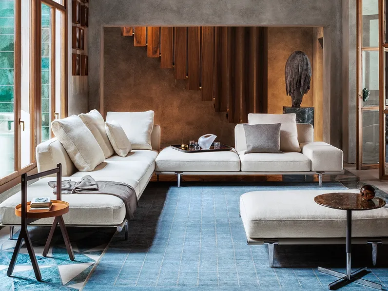 Pouf Let it be in tessuto imbottito con base in metallo di Poltrona Frau