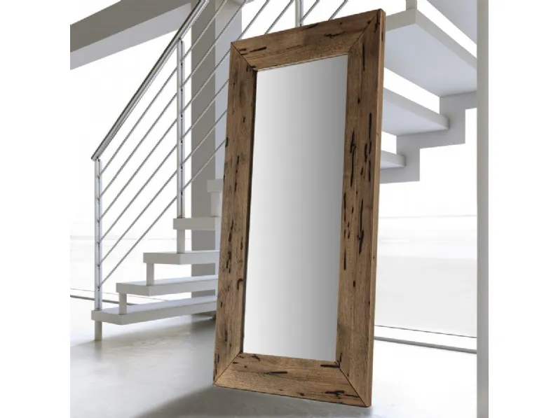 Specchiera da terra moderna con cornice in legno Level Briccole di Milamondo