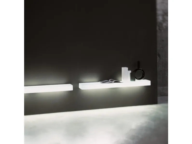 Mensola Light Light in cristallo Bianco opaco con impianto interno di luce a Led di Glas Italia