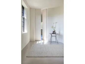 Il tappeto Rhythm di Ligne Pure unisce design contemporaneo e comfort per un ambiente unico.